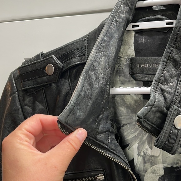 DANIER Black Leather Jacket - Picture 2 of 4
